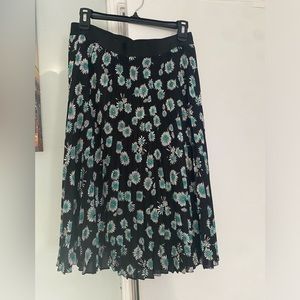 ❤️❤️ Express Floral Skirt